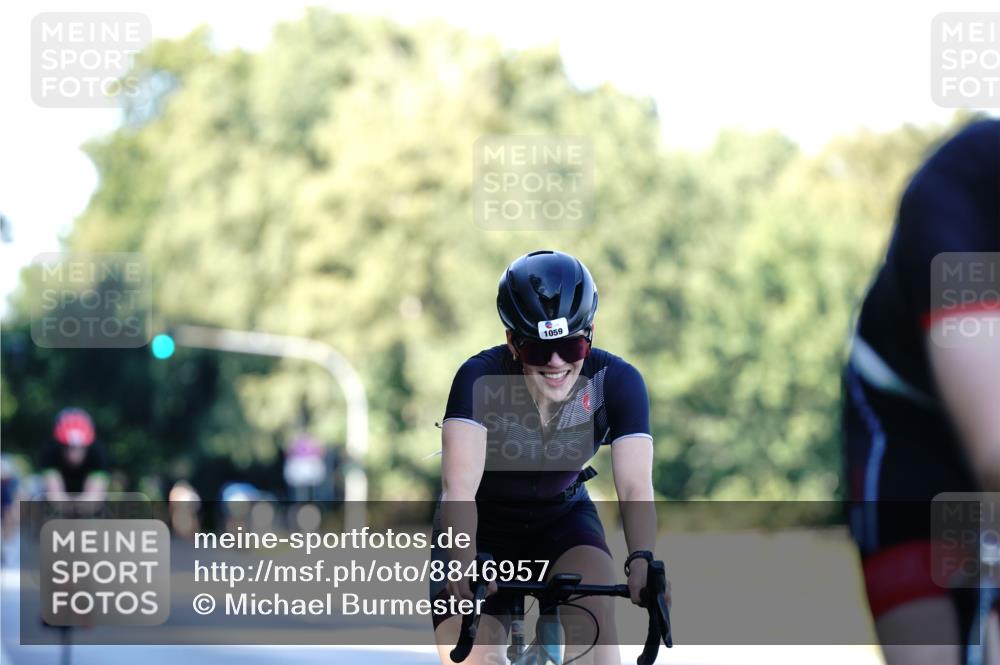 07.09.2025 - 19. Norderstedt Triathlon Michael Burmester http://msf.ph/oto/8846957 07.09.2025 16:13:06 Radfahren 885, 1059, 1082 meine-sportfotos.de
