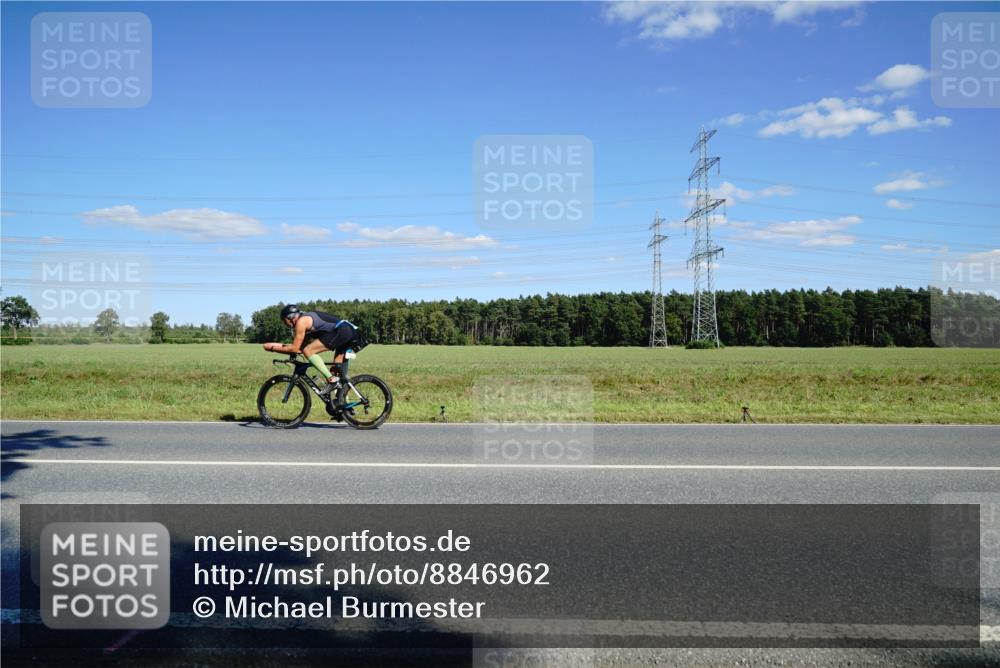 07.09.2025 - 19. Norderstedt Triathlon Michael Burmester http://msf.ph/oto/8846962 07.09.2025 15:19:13 Radfahren 453 meine-sportfotos.de