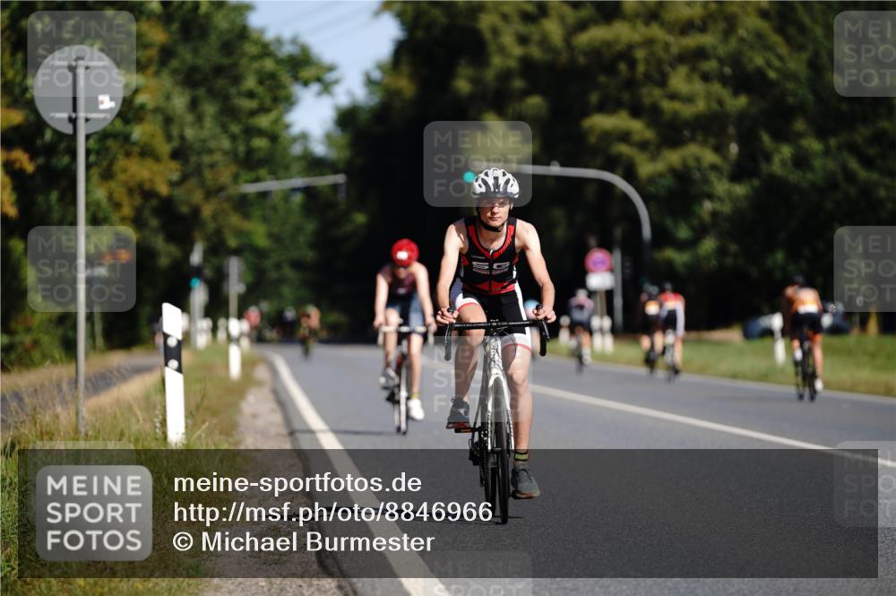 07.09.2025 - 19. Norderstedt Triathlon Michael Burmester http://msf.ph/oto/8846966 07.09.2025 11:24:12 Radfahren 1166, 1183 meine-sportfotos.de