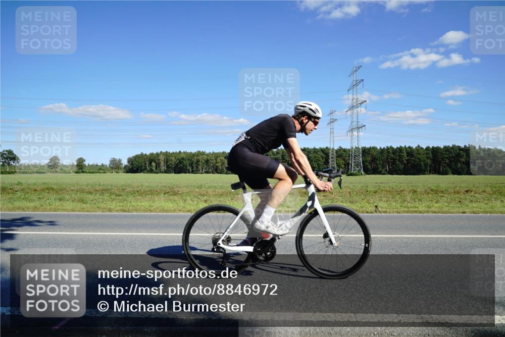 07.09.2025 - 19. Norderstedt Triathlon Michael Burmester http://msf.ph/oto/8846972 07.09.2025 15:19:22 Radfahren 956, 1435 meine-sportfotos.de