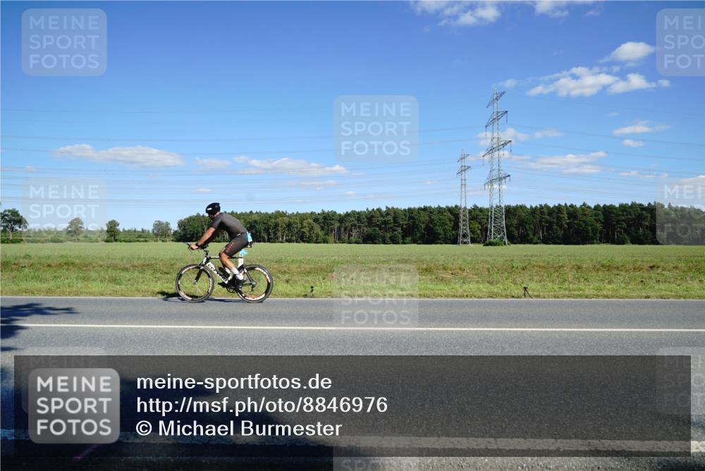 07.09.2025 - 19. Norderstedt Triathlon Michael Burmester http://msf.ph/oto/8846976 07.09.2025 15:19:27 Radfahren 438, 442 meine-sportfotos.de