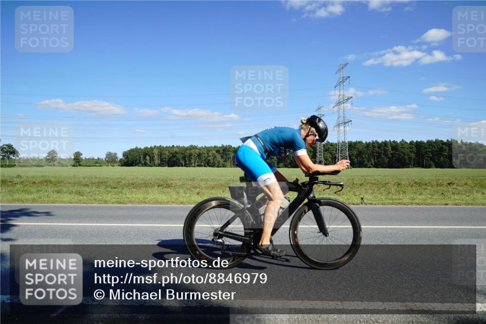 07.09.2025 - 19. Norderstedt Triathlon Michael Burmester http://msf.ph/oto/8846979 07.09.2025 15:19:28 Radfahren 438, 442, 1528 meine-sportfotos.de
