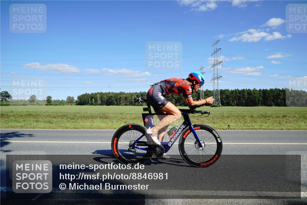 07.09.2025 - 19. Norderstedt Triathlon Michael Burmester http://msf.ph/oto/8846981 07.09.2025 15:19:29 Radfahren 438, 442, 1528 meine-sportfotos.de