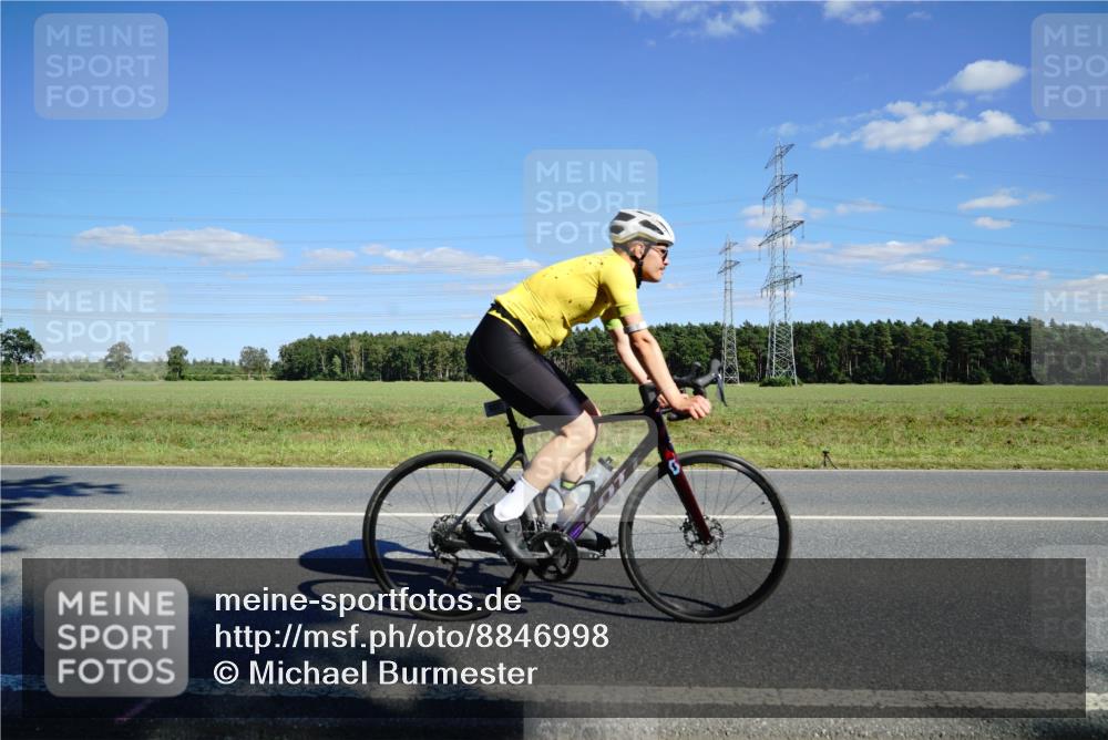 07.09.2025 - 19. Norderstedt Triathlon Michael Burmester http://msf.ph/oto/8846998 07.09.2025 15:19:42 Radfahren 937 meine-sportfotos.de
