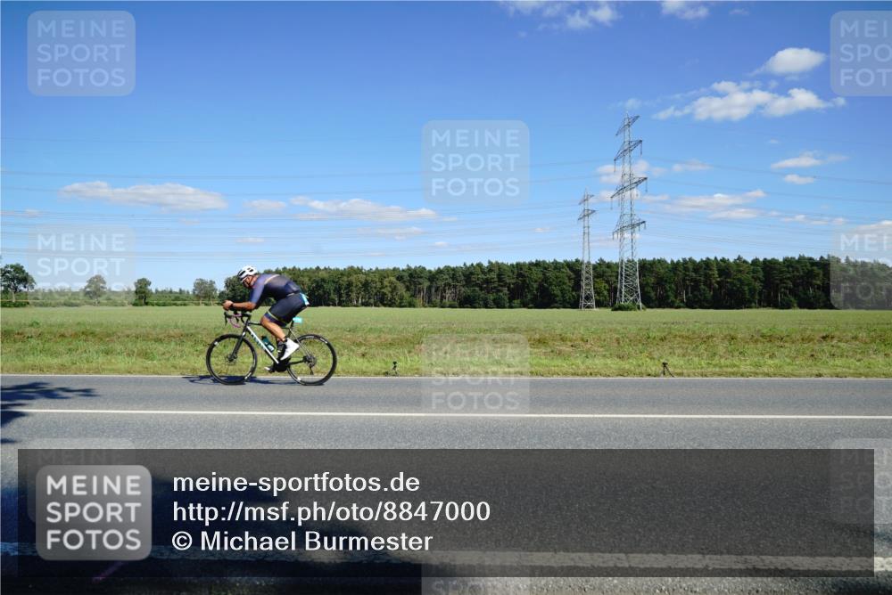 07.09.2025 - 19. Norderstedt Triathlon Michael Burmester http://msf.ph/oto/8847000 07.09.2025 15:19:43 Radfahren 937 meine-sportfotos.de