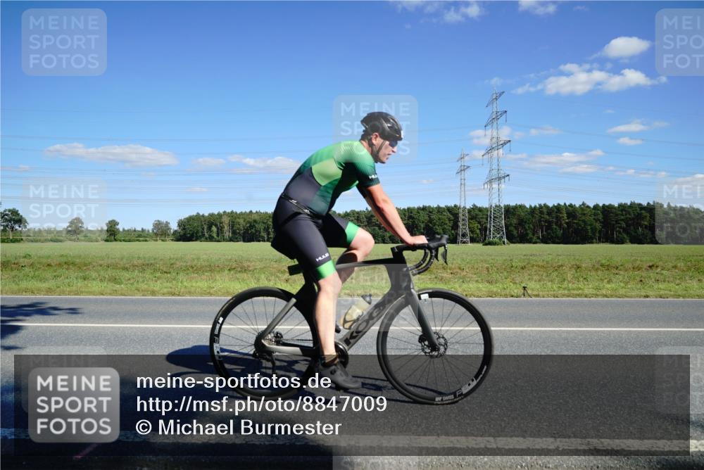 07.09.2025 - 19. Norderstedt Triathlon Michael Burmester http://msf.ph/oto/8847009 07.09.2025 15:19:48 Radfahren 1492, 1511, 1534 meine-sportfotos.de