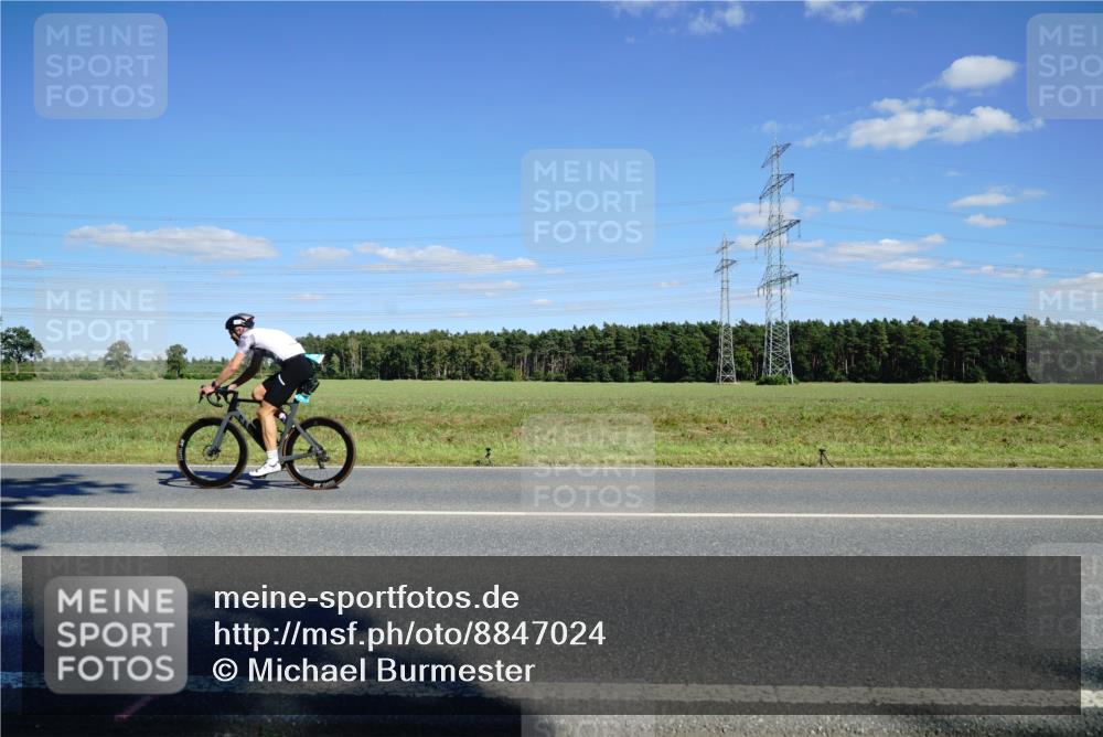 07.09.2025 - 19. Norderstedt Triathlon Michael Burmester http://msf.ph/oto/8847024 07.09.2025 15:19:54 Radfahren 1534 meine-sportfotos.de