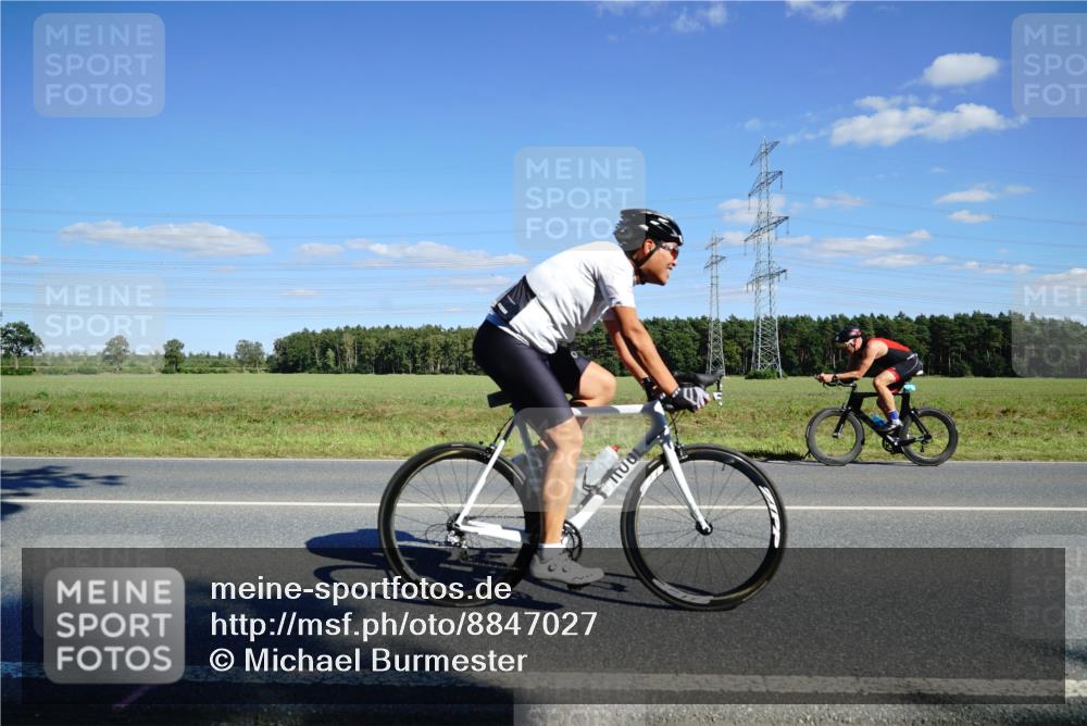 07.09.2025 - 19. Norderstedt Triathlon Michael Burmester http://msf.ph/oto/8847027 07.09.2025 15:20:00 Radfahren 955 meine-sportfotos.de