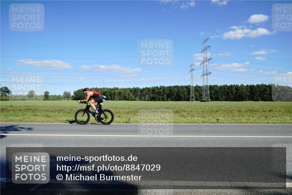 07.09.2025 - 19. Norderstedt Triathlon Michael Burmester http://msf.ph/oto/8847029 07.09.2025 15:20:01 Radfahren 955 meine-sportfotos.de