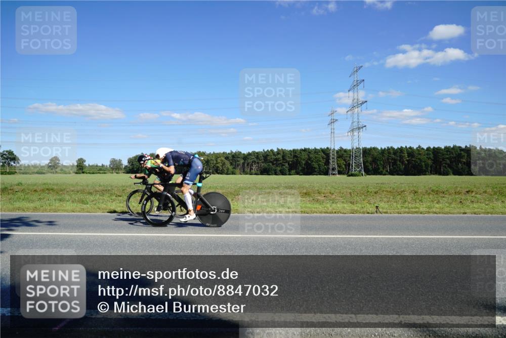 07.09.2025 - 19. Norderstedt Triathlon Michael Burmester http://msf.ph/oto/8847032 07.09.2025 15:20:03 Radfahren 955, 1413 meine-sportfotos.de