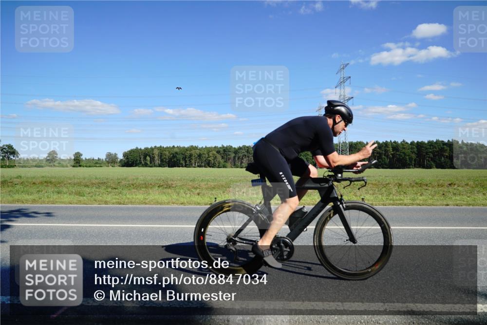 07.09.2025 - 19. Norderstedt Triathlon Michael Burmester http://msf.ph/oto/8847034 07.09.2025 15:20:05 Radfahren 401, 1413 meine-sportfotos.de