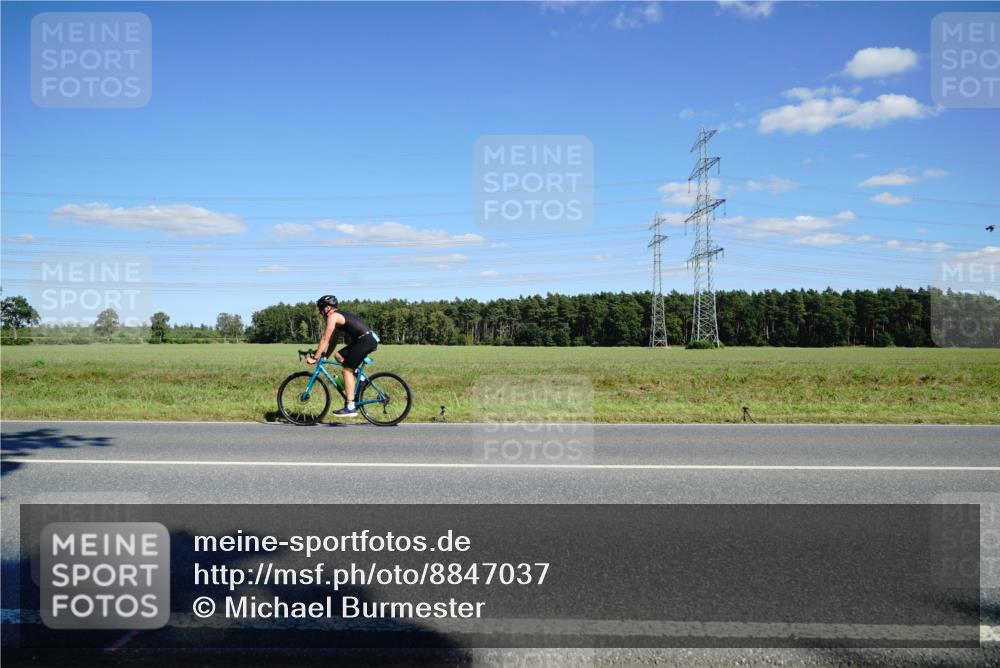 07.09.2025 - 19. Norderstedt Triathlon Michael Burmester http://msf.ph/oto/8847037 07.09.2025 15:20:07 Radfahren 401, 1413 meine-sportfotos.de