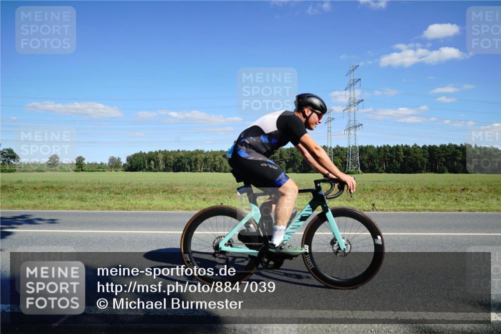 07.09.2025 - 19. Norderstedt Triathlon Michael Burmester http://msf.ph/oto/8847039 07.09.2025 15:20:08 Radfahren 401, 1413 meine-sportfotos.de