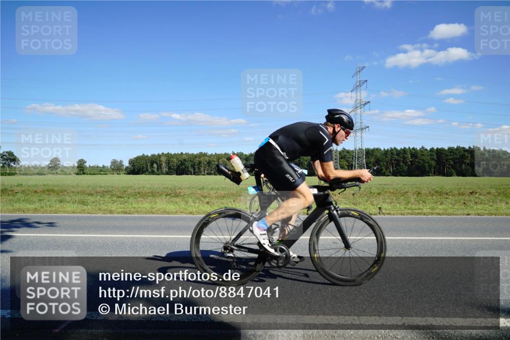 07.09.2025 - 19. Norderstedt Triathlon Michael Burmester http://msf.ph/oto/8847041 07.09.2025 15:20:11 Radfahren 401, 868, 1495, 1526 meine-sportfotos.de