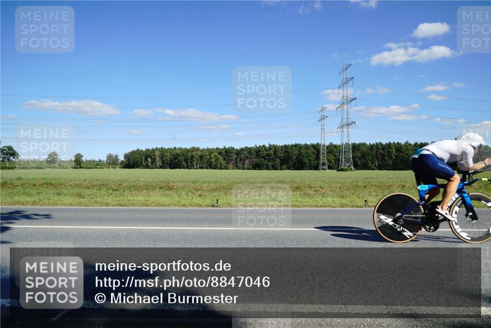 07.09.2025 - 19. Norderstedt Triathlon Michael Burmester http://msf.ph/oto/8847046 07.09.2025 15:20:12 Radfahren 868, 1495, 1526 meine-sportfotos.de