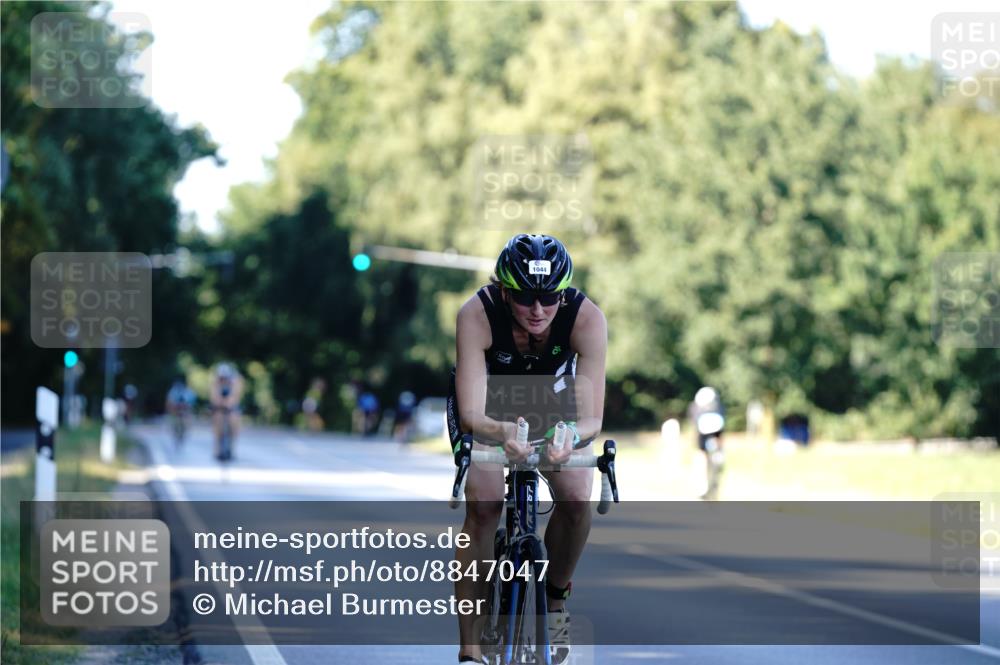 07.09.2025 - 19. Norderstedt Triathlon Michael Burmester http://msf.ph/oto/8847047 07.09.2025 16:13:38 Radfahren 1044, 1067 meine-sportfotos.de