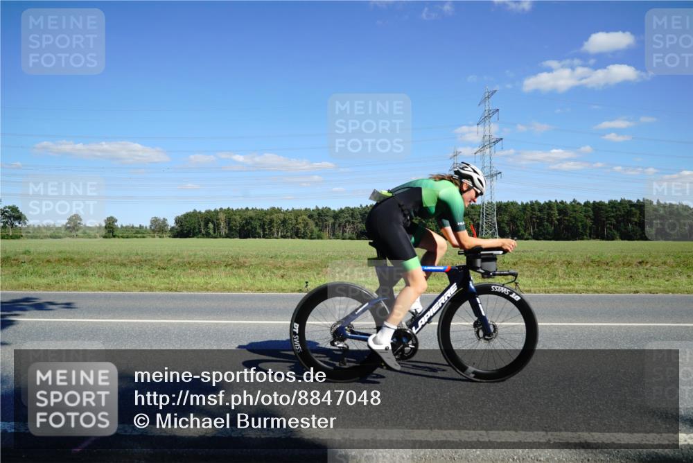 07.09.2025 - 19. Norderstedt Triathlon Michael Burmester http://msf.ph/oto/8847048 07.09.2025 15:20:12 Radfahren 868, 1495, 1526 meine-sportfotos.de