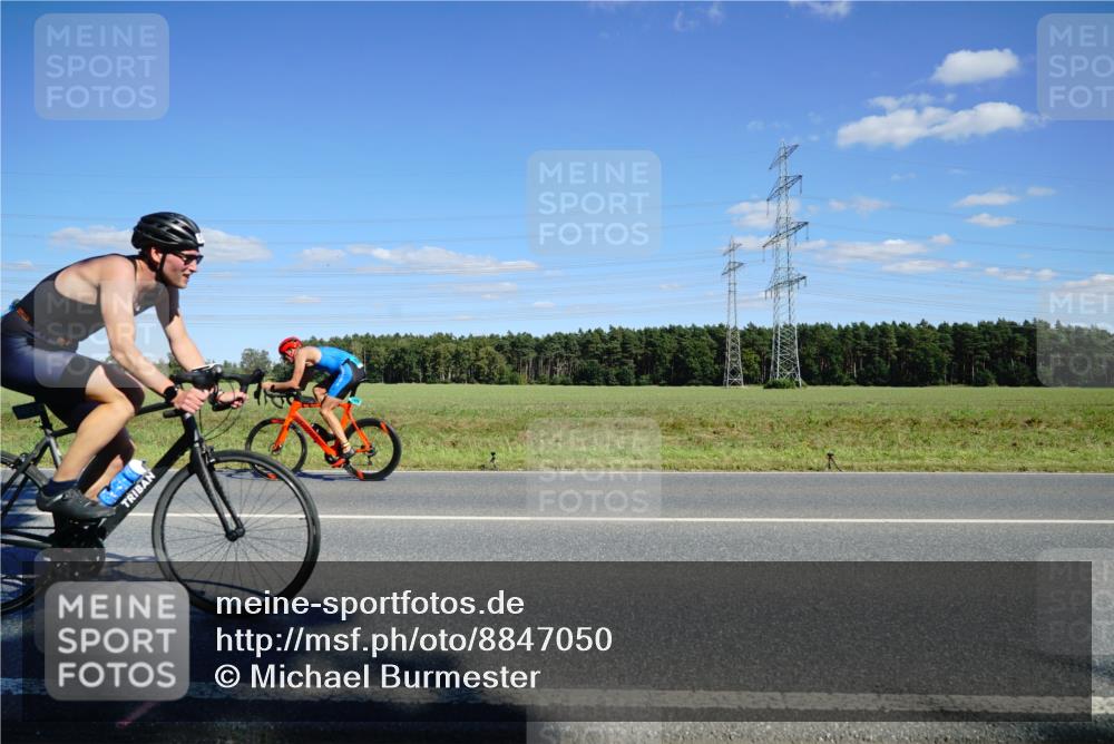 07.09.2025 - 19. Norderstedt Triathlon Michael Burmester http://msf.ph/oto/8847050 07.09.2025 15:20:16 Radfahren 1411, 1495 meine-sportfotos.de