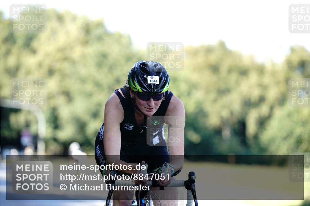 07.09.2025 - 19. Norderstedt Triathlon Michael Burmester http://msf.ph/oto/8847051 07.09.2025 16:13:38 Radfahren 1044, 1067 meine-sportfotos.de
