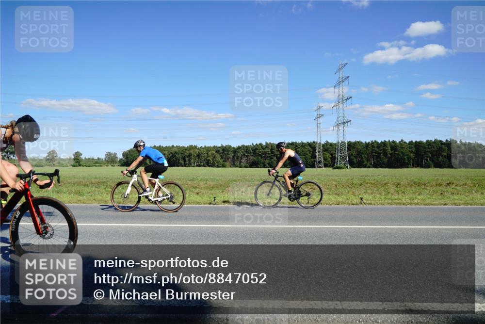 07.09.2025 - 19. Norderstedt Triathlon Michael Burmester http://msf.ph/oto/8847052 07.09.2025 15:20:19 Radfahren 449, 1411 meine-sportfotos.de