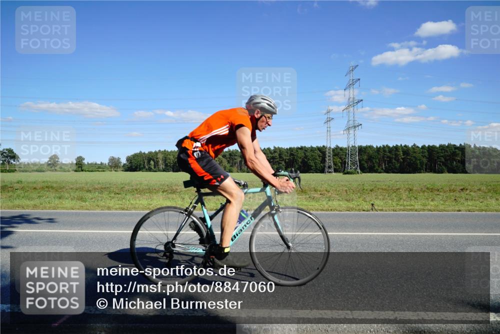 07.09.2025 - 19. Norderstedt Triathlon Michael Burmester http://msf.ph/oto/8847060 07.09.2025 15:20:25 Radfahren 1513, 1523 meine-sportfotos.de