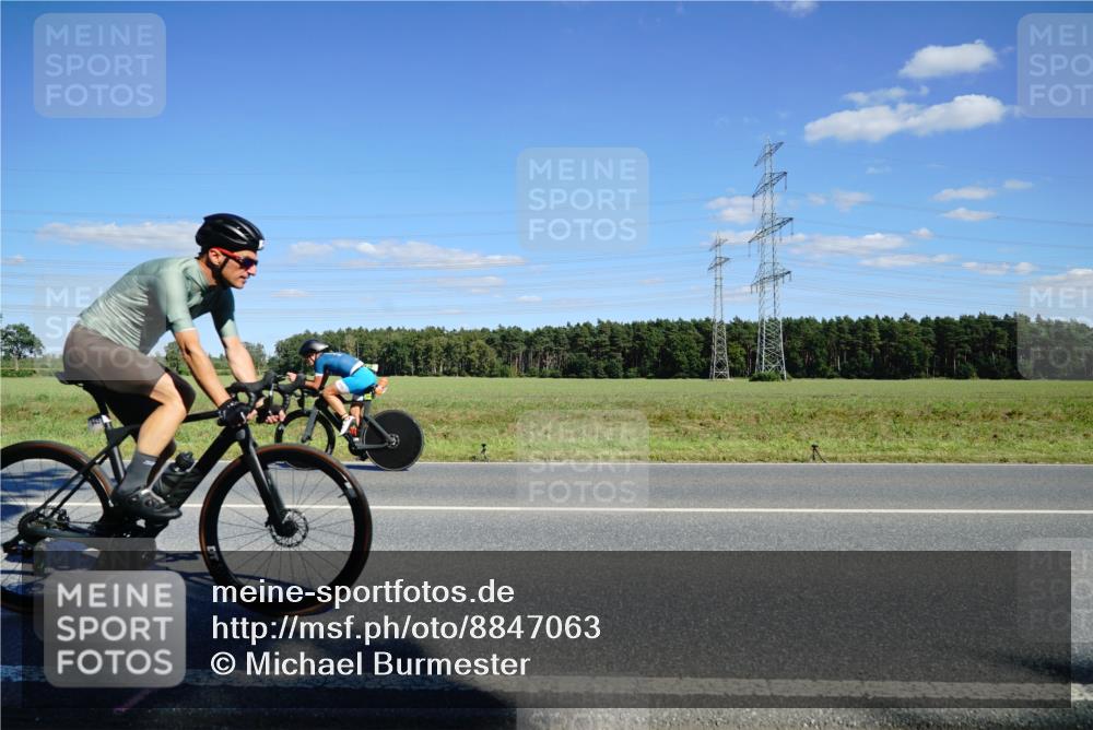 07.09.2025 - 19. Norderstedt Triathlon Michael Burmester http://msf.ph/oto/8847063 07.09.2025 15:20:34 Radfahren 945, 1506 meine-sportfotos.de