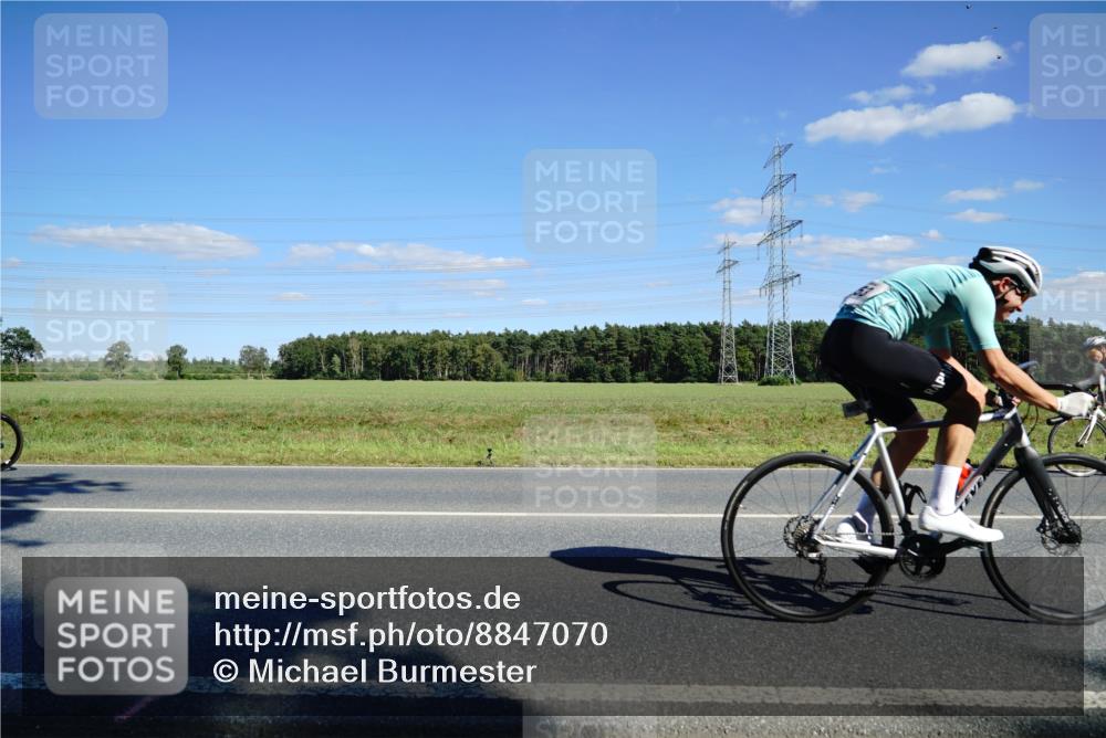 07.09.2025 - 19. Norderstedt Triathlon Michael Burmester http://msf.ph/oto/8847070 07.09.2025 15:20:43 Radfahren 953, 1460 meine-sportfotos.de