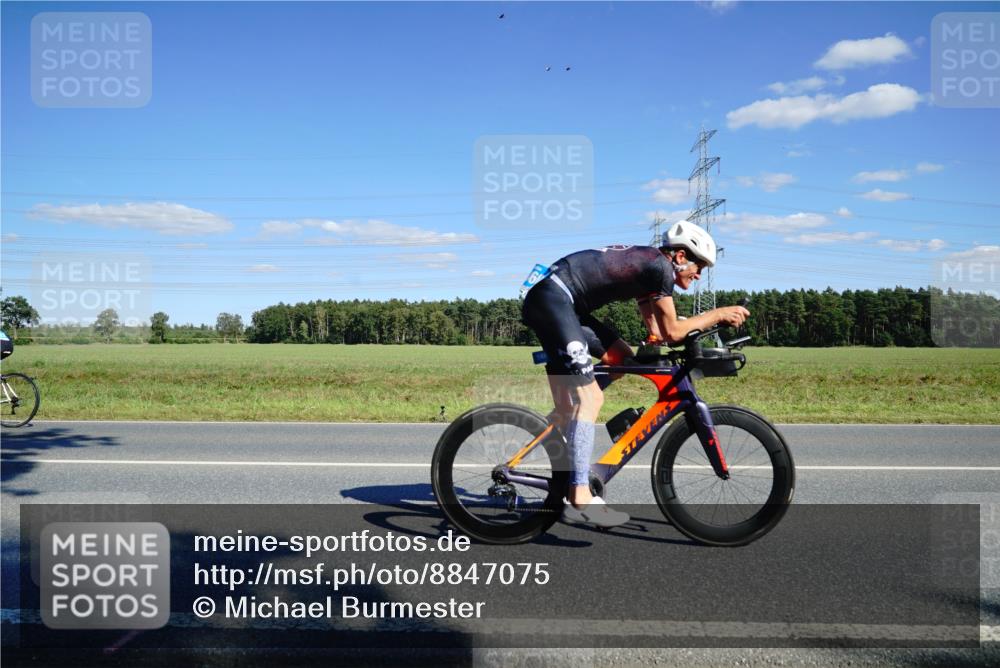 07.09.2025 - 19. Norderstedt Triathlon Michael Burmester http://msf.ph/oto/8847075 07.09.2025 15:20:44 Radfahren 953, 1460 meine-sportfotos.de