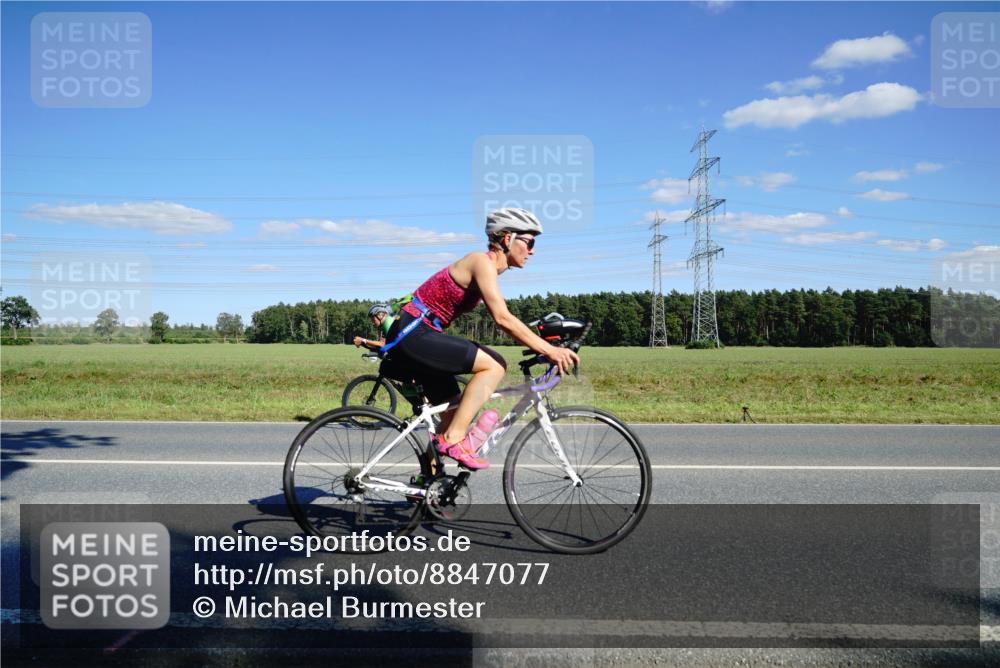 07.09.2025 - 19. Norderstedt Triathlon Michael Burmester http://msf.ph/oto/8847077 07.09.2025 15:20:47 Radfahren 464, 466, 1460 meine-sportfotos.de