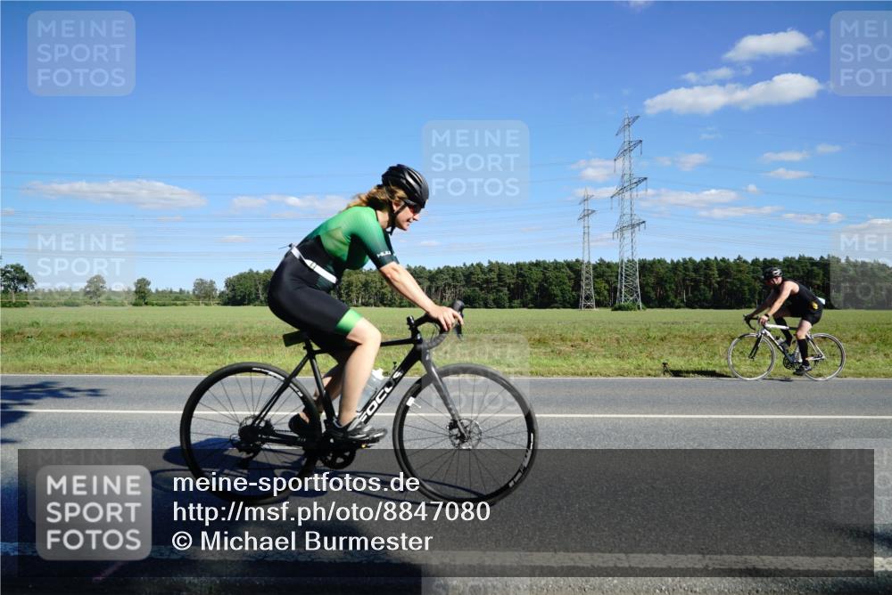07.09.2025 - 19. Norderstedt Triathlon Michael Burmester http://msf.ph/oto/8847080 07.09.2025 15:20:49 Radfahren 464, 466 meine-sportfotos.de