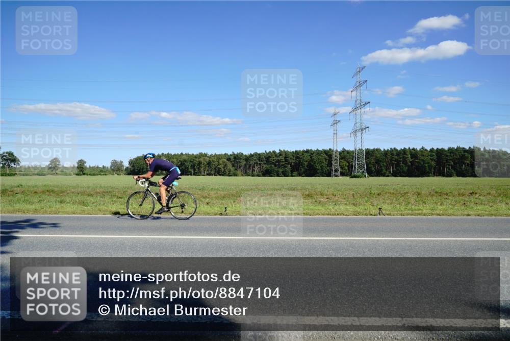 07.09.2025 - 19. Norderstedt Triathlon Michael Burmester http://msf.ph/oto/8847104 07.09.2025 15:21:04 Radfahren 416, 902, 903, 936, 951, 1427 meine-sportfotos.de