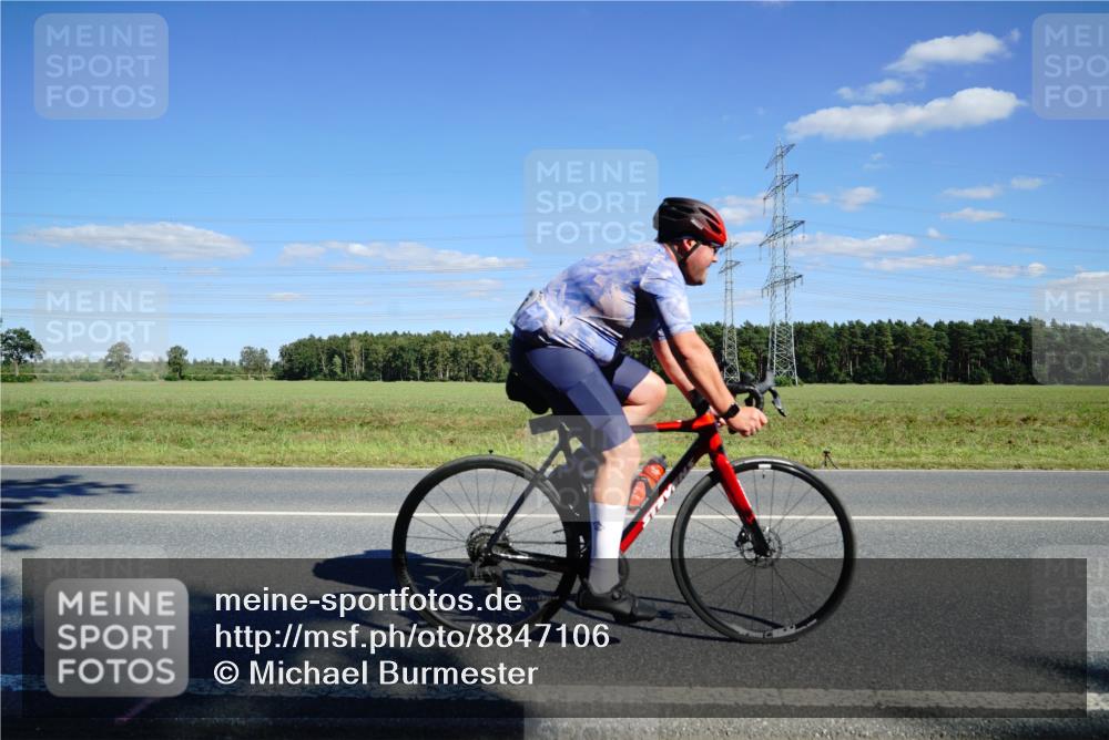 07.09.2025 - 19. Norderstedt Triathlon Michael Burmester http://msf.ph/oto/8847106 07.09.2025 15:21:04 Radfahren 416, 902, 903, 936, 951, 1427 meine-sportfotos.de