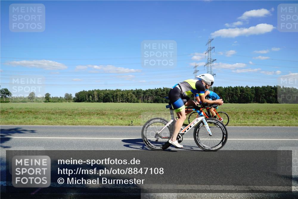 07.09.2025 - 19. Norderstedt Triathlon Michael Burmester http://msf.ph/oto/8847108 07.09.2025 15:21:05 Radfahren 416, 902, 903, 936, 951 meine-sportfotos.de