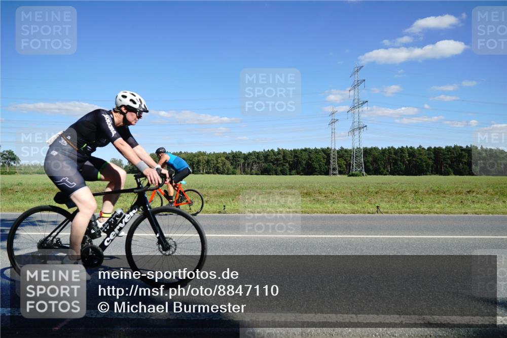 07.09.2025 - 19. Norderstedt Triathlon Michael Burmester http://msf.ph/oto/8847110 07.09.2025 15:21:05 Radfahren 416, 902, 903, 936, 951 meine-sportfotos.de