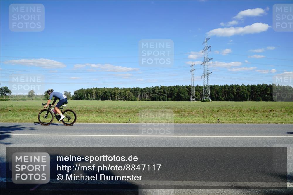 07.09.2025 - 19. Norderstedt Triathlon Michael Burmester http://msf.ph/oto/8847117 07.09.2025 15:21:10 Radfahren 377, 480, 902, 951, 1537 meine-sportfotos.de