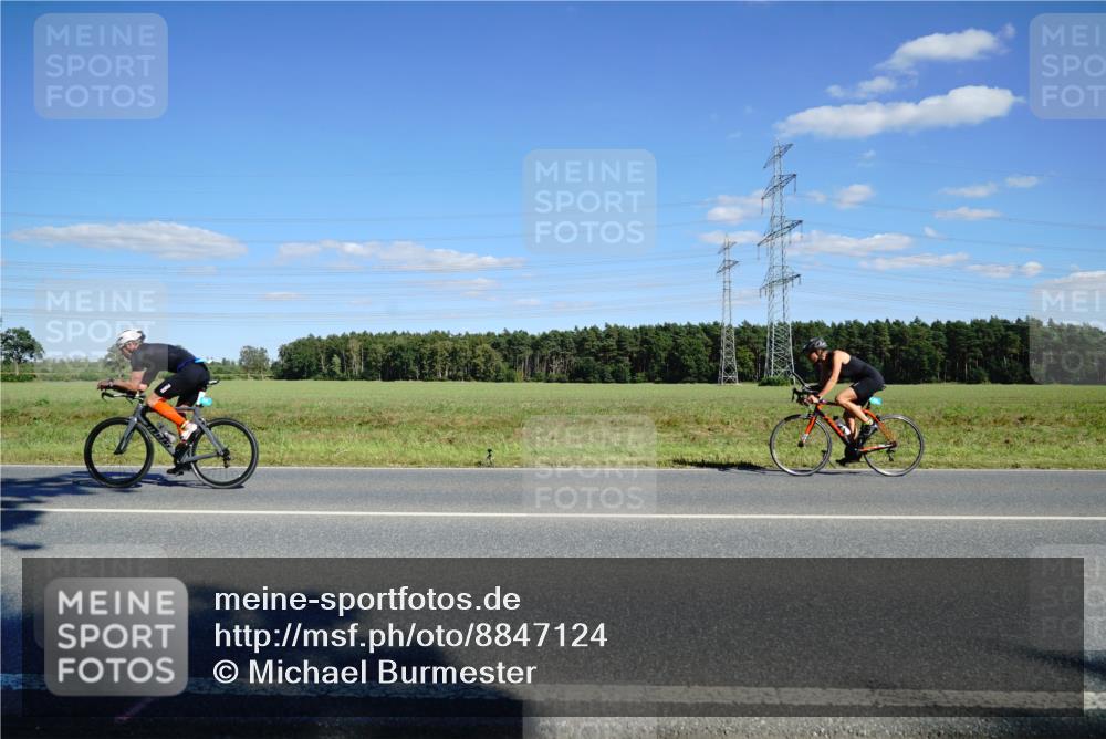 07.09.2025 - 19. Norderstedt Triathlon Michael Burmester http://msf.ph/oto/8847124 07.09.2025 15:21:13 Radfahren 480, 897, 914, 1504, 1537 meine-sportfotos.de