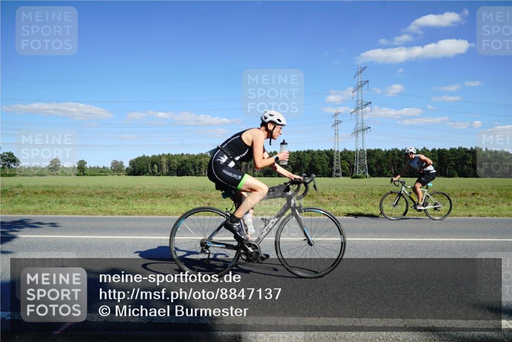 07.09.2025 - 19. Norderstedt Triathlon Michael Burmester http://msf.ph/oto/8847137 07.09.2025 15:21:21 Radfahren 1475, 1533, 1546 meine-sportfotos.de