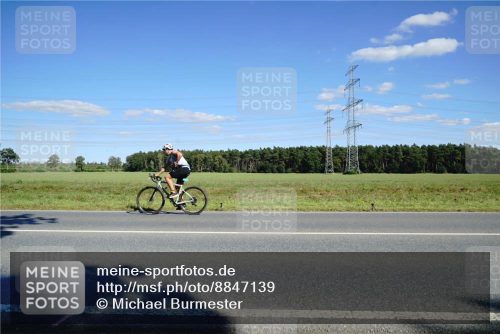 07.09.2025 - 19. Norderstedt Triathlon Michael Burmester http://msf.ph/oto/8847139 07.09.2025 15:21:22 Radfahren 1533, 1546 meine-sportfotos.de