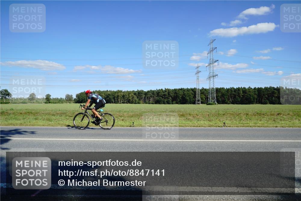 07.09.2025 - 19. Norderstedt Triathlon Michael Burmester http://msf.ph/oto/8847141 07.09.2025 15:21:28 Radfahren 463 meine-sportfotos.de