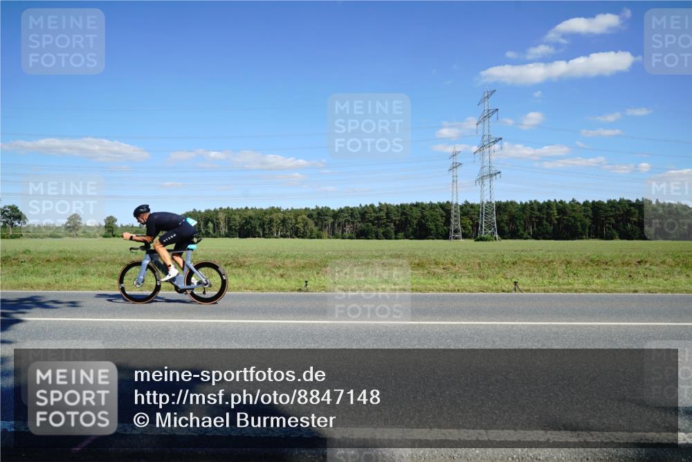 07.09.2025 - 19. Norderstedt Triathlon Michael Burmester http://msf.ph/oto/8847148 07.09.2025 15:21:32 Radfahren 463, 469 meine-sportfotos.de