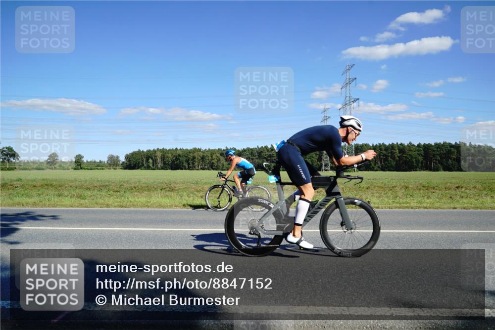 07.09.2025 - 19. Norderstedt Triathlon Michael Burmester http://msf.ph/oto/8847152 07.09.2025 15:21:36 Radfahren 403, 469, 1494, 1498 meine-sportfotos.de