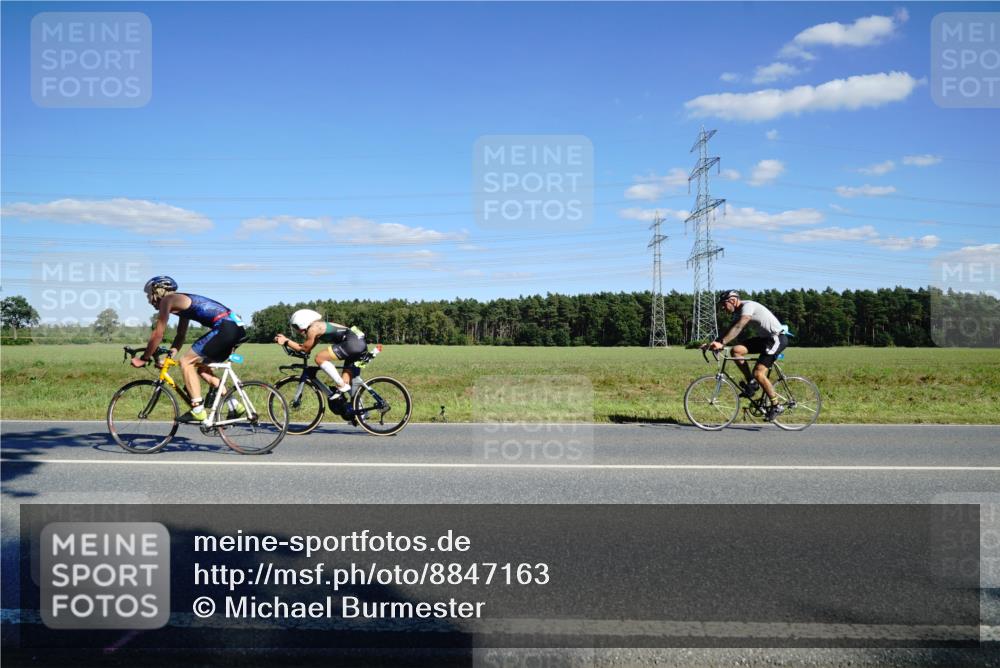 07.09.2025 - 19. Norderstedt Triathlon Michael Burmester http://msf.ph/oto/8847163 07.09.2025 15:21:42 Radfahren 479, 882, 1498 meine-sportfotos.de