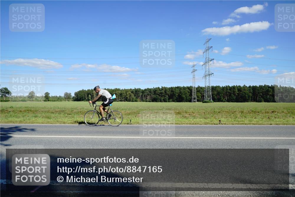 07.09.2025 - 19. Norderstedt Triathlon Michael Burmester http://msf.ph/oto/8847165 07.09.2025 15:21:43 Radfahren 479, 882 meine-sportfotos.de