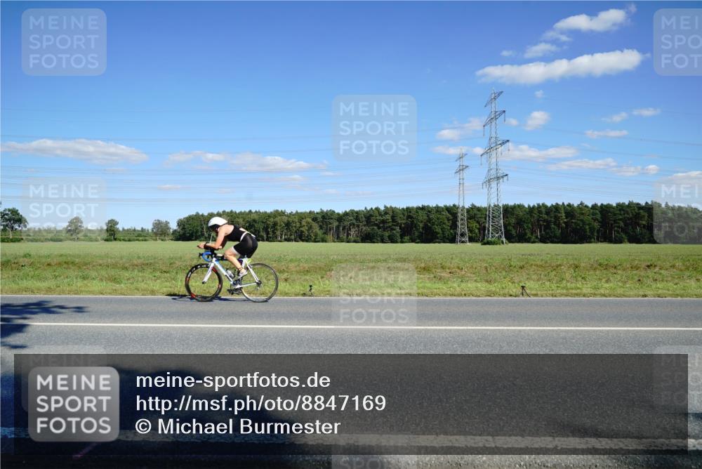 07.09.2025 - 19. Norderstedt Triathlon Michael Burmester http://msf.ph/oto/8847169 07.09.2025 15:21:49 Radfahren 1527 meine-sportfotos.de