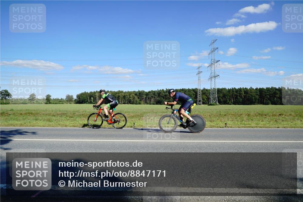 07.09.2025 - 19. Norderstedt Triathlon Michael Burmester http://msf.ph/oto/8847171 07.09.2025 15:21:51 Radfahren 933, 1479, 1527 meine-sportfotos.de