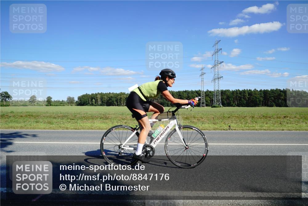 07.09.2025 - 19. Norderstedt Triathlon Michael Burmester http://msf.ph/oto/8847176 07.09.2025 15:21:52 Radfahren 933, 1479, 1527 meine-sportfotos.de