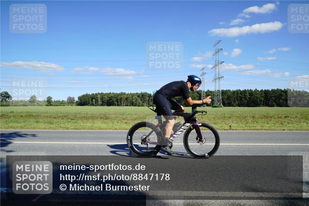 07.09.2025 - 19. Norderstedt Triathlon Michael Burmester http://msf.ph/oto/8847178 07.09.2025 15:21:53 Radfahren 933, 1479, 1527 meine-sportfotos.de