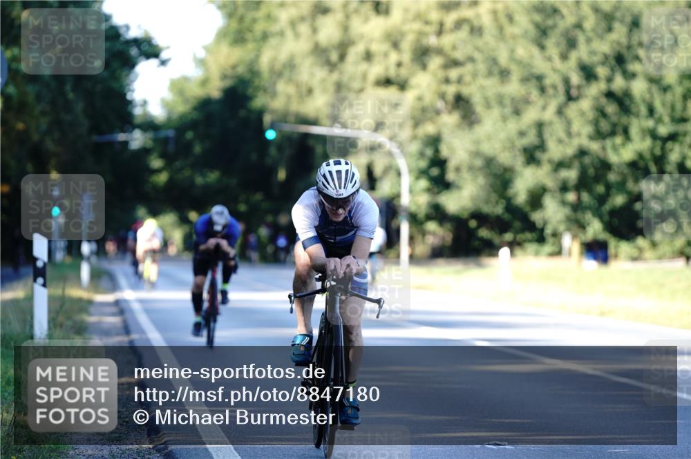 07.09.2025 - 19. Norderstedt Triathlon Michael Burmester http://msf.ph/oto/8847180 07.09.2025 16:14:27 Radfahren 380, 415, 1584 meine-sportfotos.de