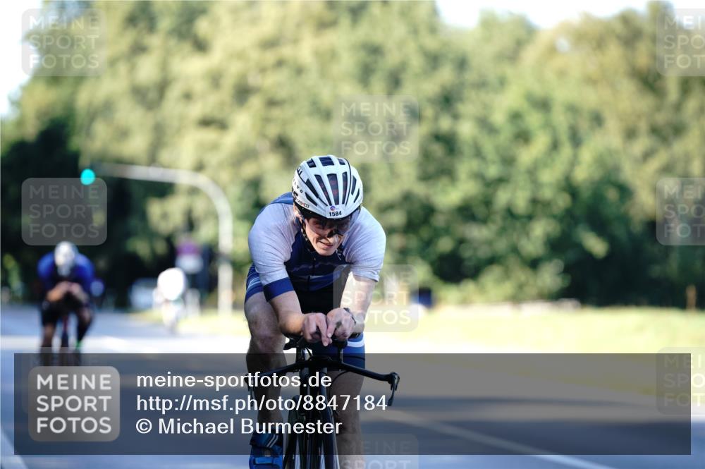 07.09.2025 - 19. Norderstedt Triathlon Michael Burmester http://msf.ph/oto/8847184 07.09.2025 16:14:27 Radfahren 380, 415, 1584 meine-sportfotos.de