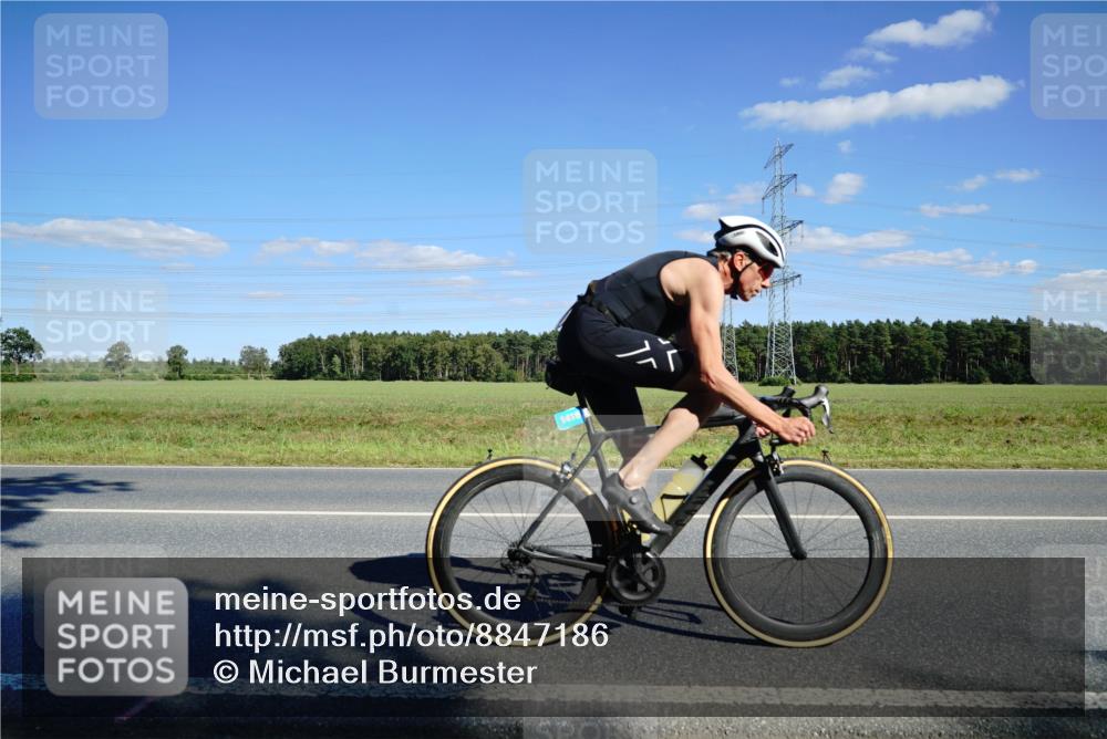 07.09.2025 - 19. Norderstedt Triathlon Michael Burmester http://msf.ph/oto/8847186 07.09.2025 15:21:58 Radfahren 415, 475, 1410, 1417, 1480 meine-sportfotos.de